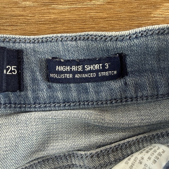 Hollister Women's High Rise Denim Shorts Light Wash Cuffed W25 Size 1 Casual - Picture 3 of 9